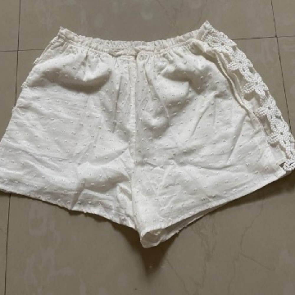 White shorts size S